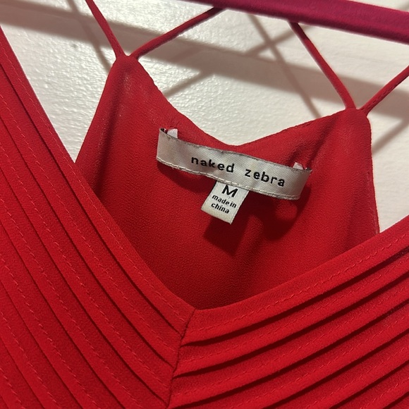 Red Cross Back Detail V neck - Picture 4 of 6